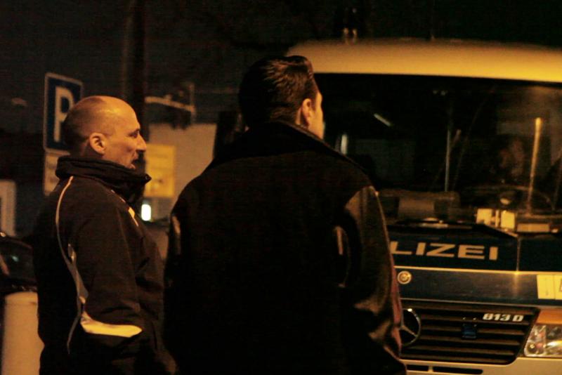 Jung-AfDl'er mit AfD'ler in Audi-Jacke